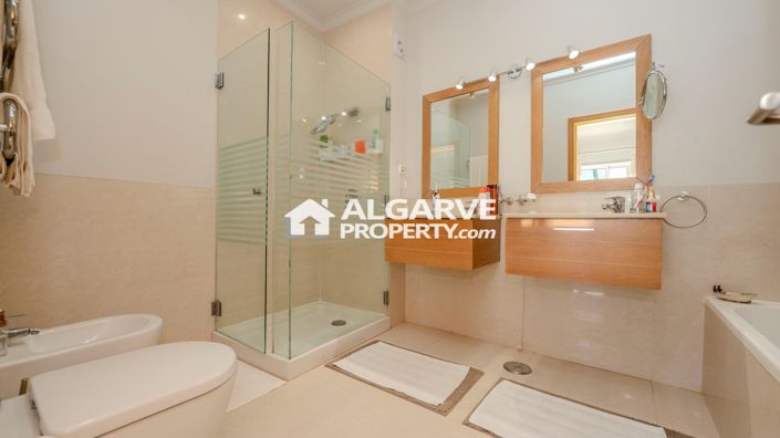 Image No.11-4 Bed Villa for sale