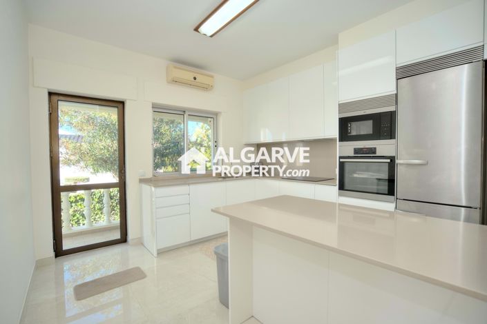 Image No.3-4 Bed Villa for sale