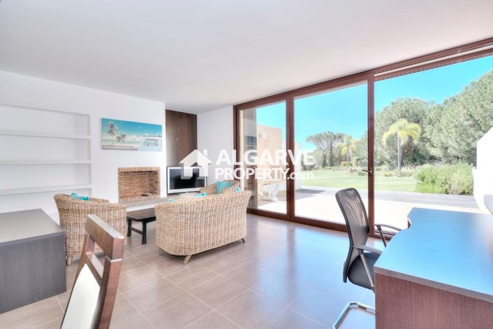 Image No.12-5 Bed Semi-Detached for sale