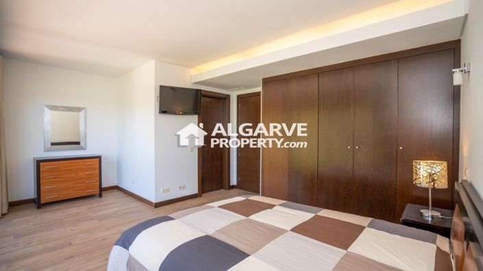 Image No.16-5 Bed Semi-Detached for sale