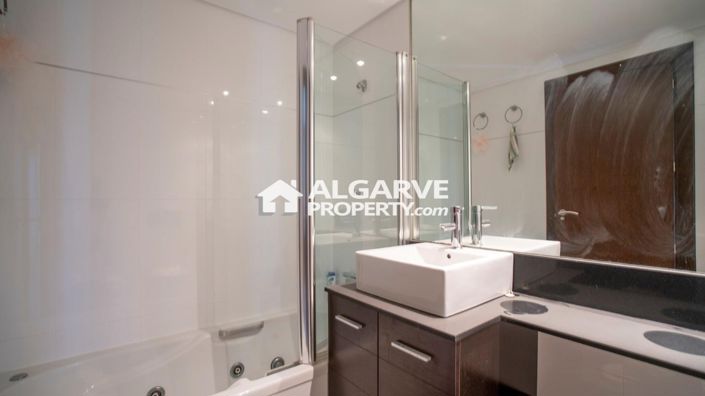 Image No.21-5 Bed Semi-Detached for sale