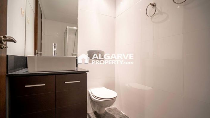 Image No.23-5 Bed Semi-Detached for sale