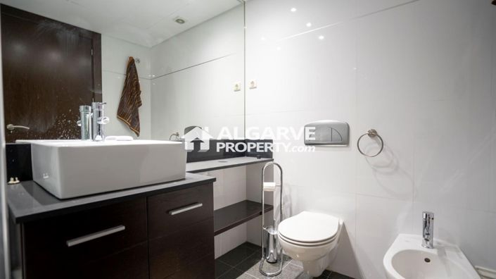 Image No.24-5 Bed Semi-Detached for sale