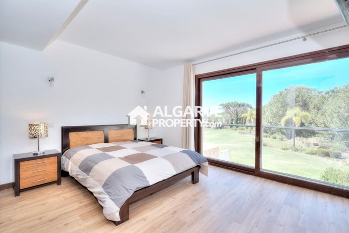 Image No.4-5 Bed Semi-Detached for sale