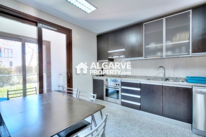 Image No.9-5 Bed Semi-Detached for sale