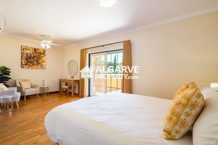 Image No.10-4 Bed Villa for sale