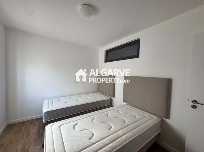 Image No.12-6 Bed Semi-Detached for sale