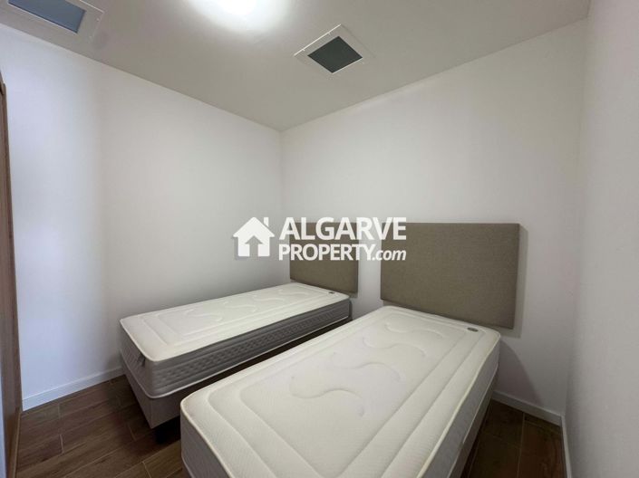 Image No.13-6 Bed Semi-Detached for sale