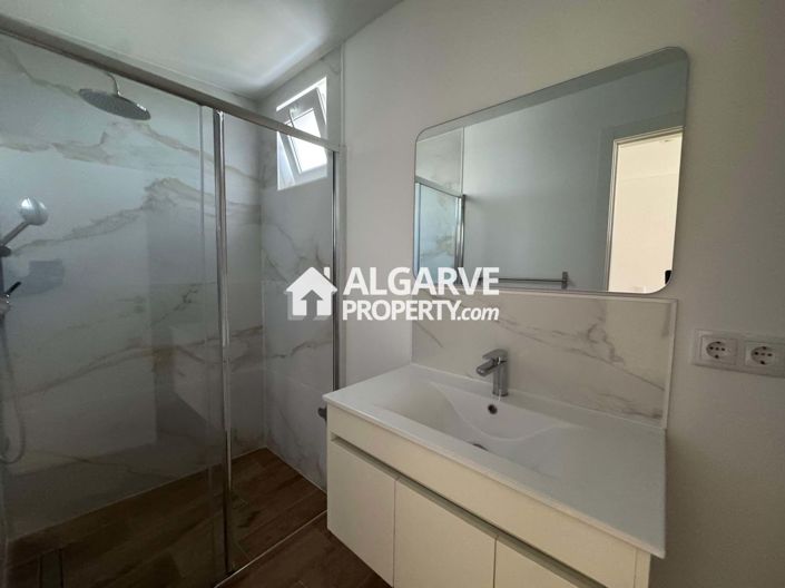 Image No.14-6 Bed Semi-Detached for sale