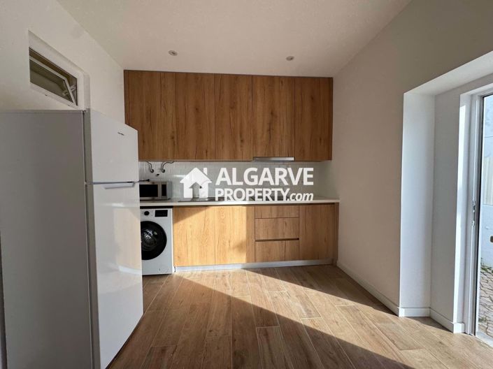 Image No.15-6 Bed Semi-Detached for sale