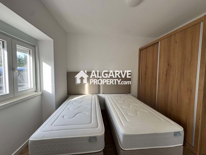 Image No.18-6 Bed Semi-Detached for sale