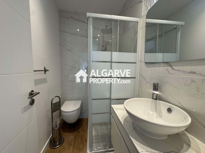 Image No.20-6 Bed Semi-Detached for sale