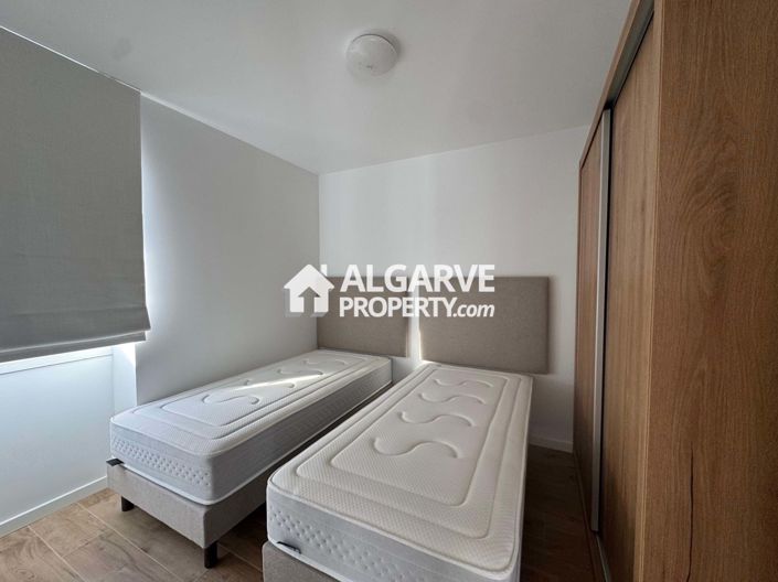 Image No.4-6 Bed Semi-Detached for sale