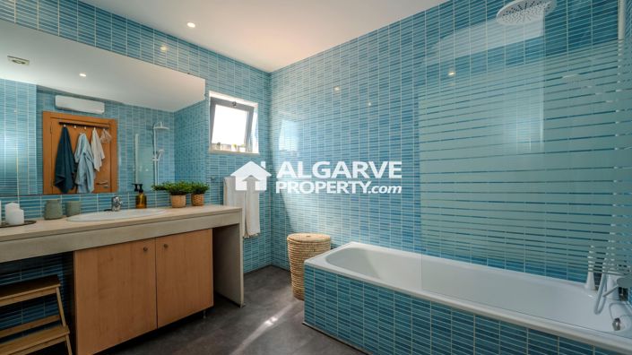 Image No.20-3 Bed Apartment for sale