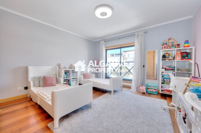 Image No.21-3 Bed Apartment for sale