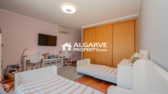 Image No.22-3 Bed Apartment for sale