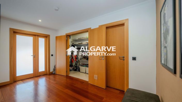 Image No.8-3 Bed Apartment for sale