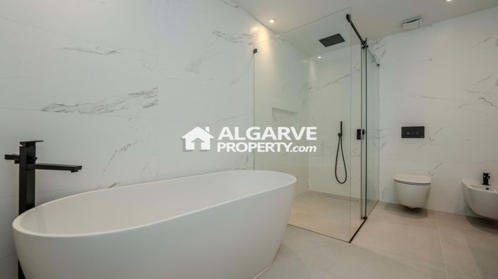 Image No.24-4 Bed Apartment for sale