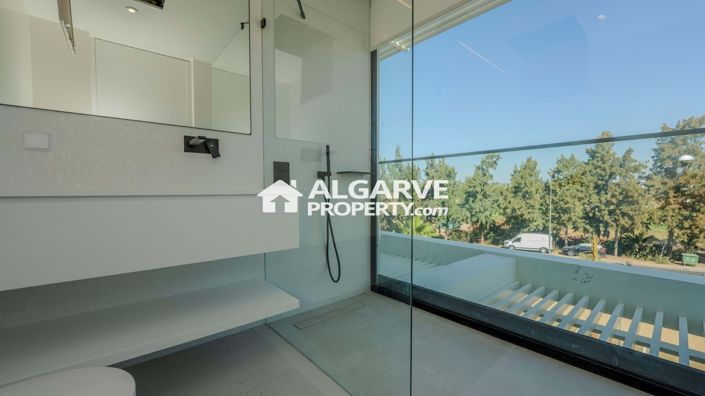 Image No.25-4 Bed Apartment for sale