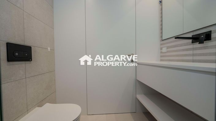 Image No.28-4 Bed Apartment for sale