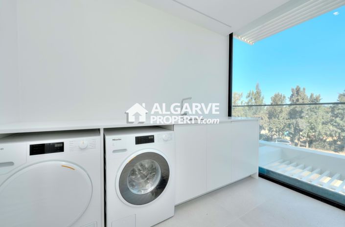 Image No.30-4 Bed Apartment for sale