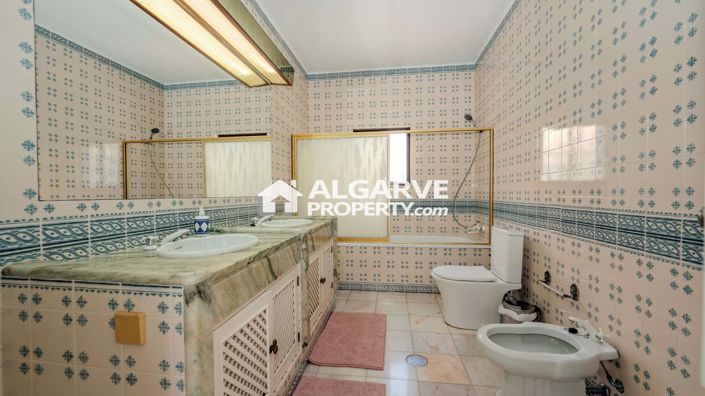 Image No.25-5 Bed Villa for sale