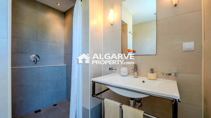 Image No.51-Villa de 5 chambres à vendre à Estói