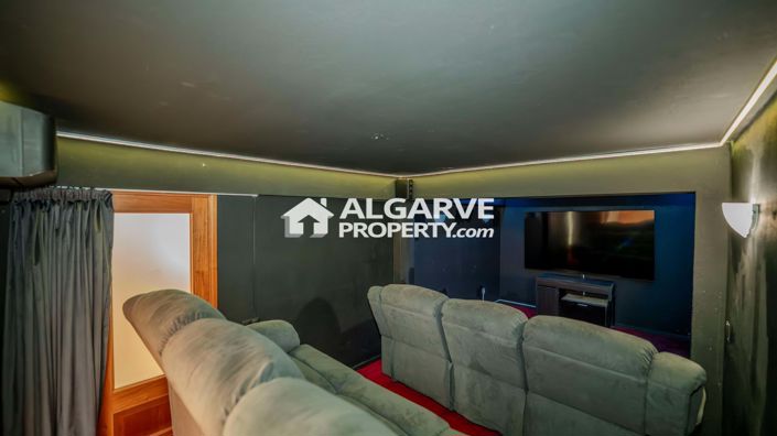 Image No.48-5 Bed Villa for sale