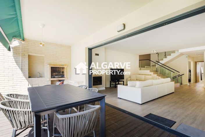 Image No.11-6 Bed Semi-Detached for sale