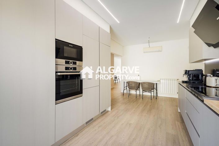 Image No.13-6 Bed Semi-Detached for sale