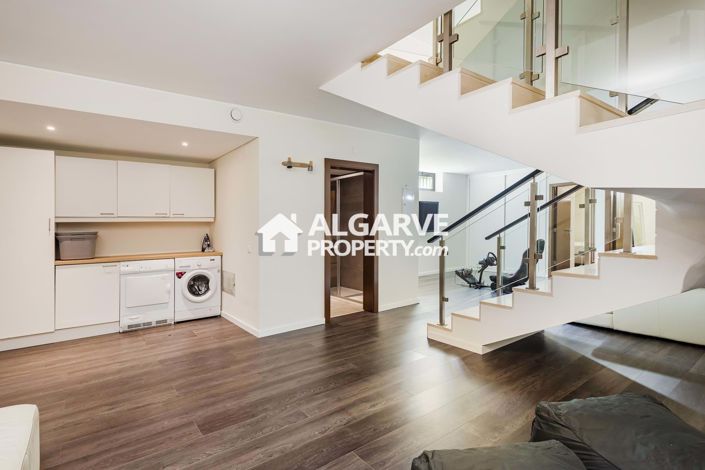 Image No.20-6 Bed Semi-Detached for sale