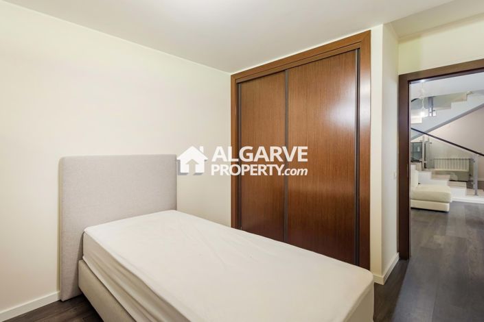 Image No.23-6 Bed Semi-Detached for sale