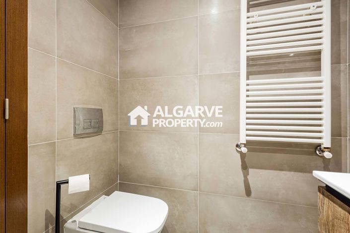 Image No.26-6 Bed Semi-Detached for sale