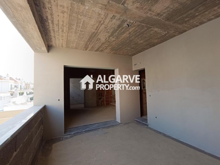 Image No.18-4 Bed Semi-Detached for sale