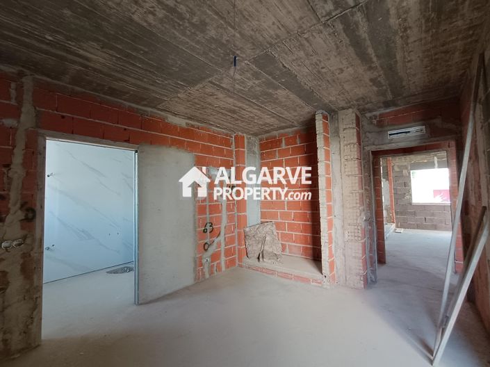 Image No.2-4 Bed Semi-Detached for sale