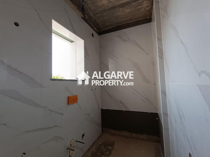 Image No.21-4 Bed Semi-Detached for sale