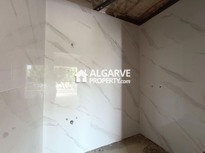 Image No.26-4 Bed Semi-Detached for sale