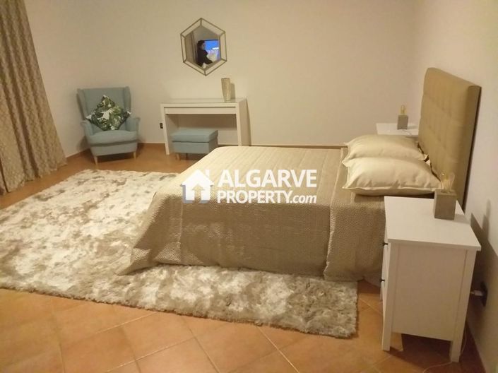 Image No.18-4 Bed Semi-Detached for sale