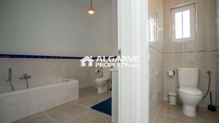 Image No.11-4 Bed Villa for sale