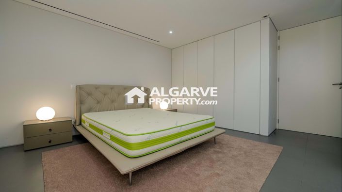 Image No.12-6 Bed Villa for sale