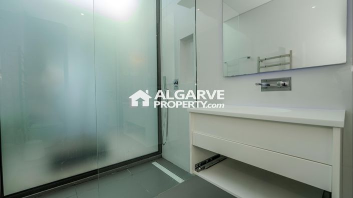 Image No.21-6 Bed Villa for sale