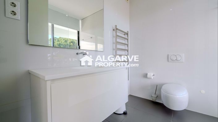 Image No.28-6 Bed Villa for sale