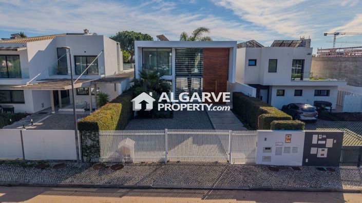 Image No.32-6 Bed Villa for sale