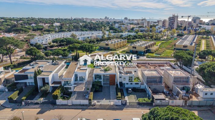 Image No.41-6 Bed Villa for sale