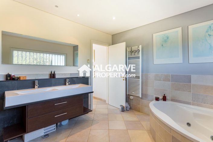 Image No.26-4 Bed Villa for sale