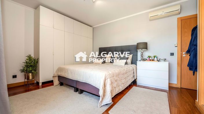 Image No.20-3 Bed Apartment for sale