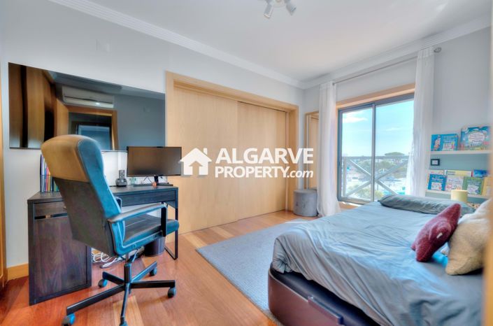 Image No.25-3 Bed Apartment for sale