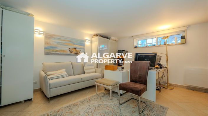 Image No.18-3 Bed Apartment for sale