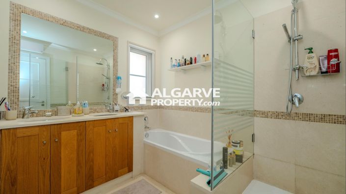 Image No.9-3 Bed Apartment for sale