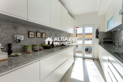 3-12323-78d1f4f8b6655591b02d22fabb36a692d73cc